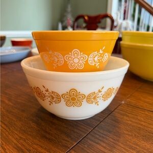Vintage Pyrex Mixing Bowls